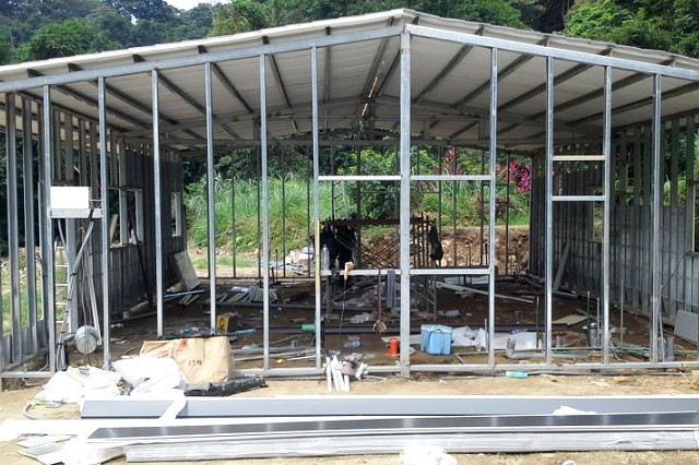 台中大里鐵皮屋隔熱拉皮翻新完工